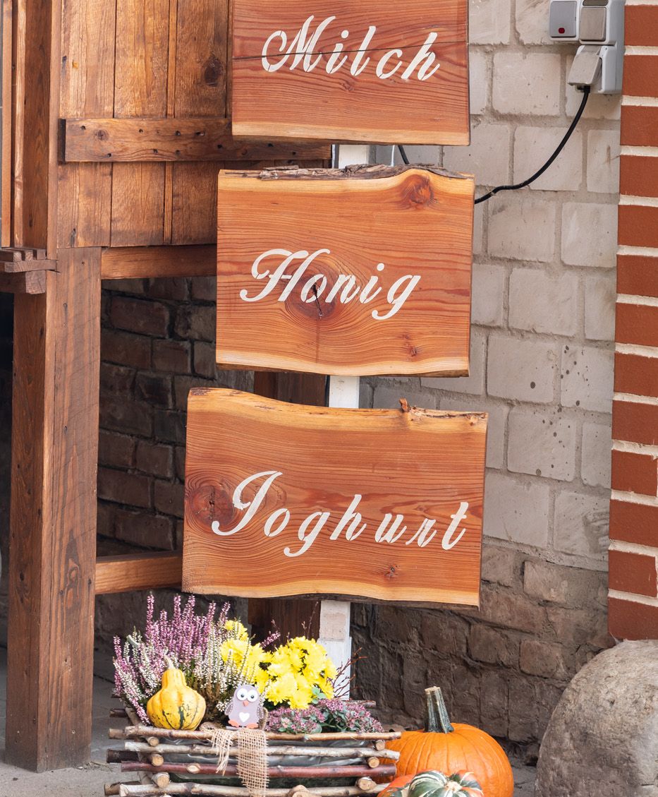 Schild Milch, Honig, Joghurt.